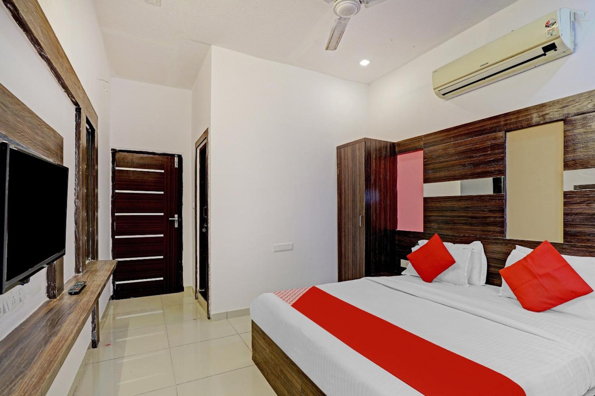 Oyo 11649 Hotel Mahima Gandhinagar Exterior foto