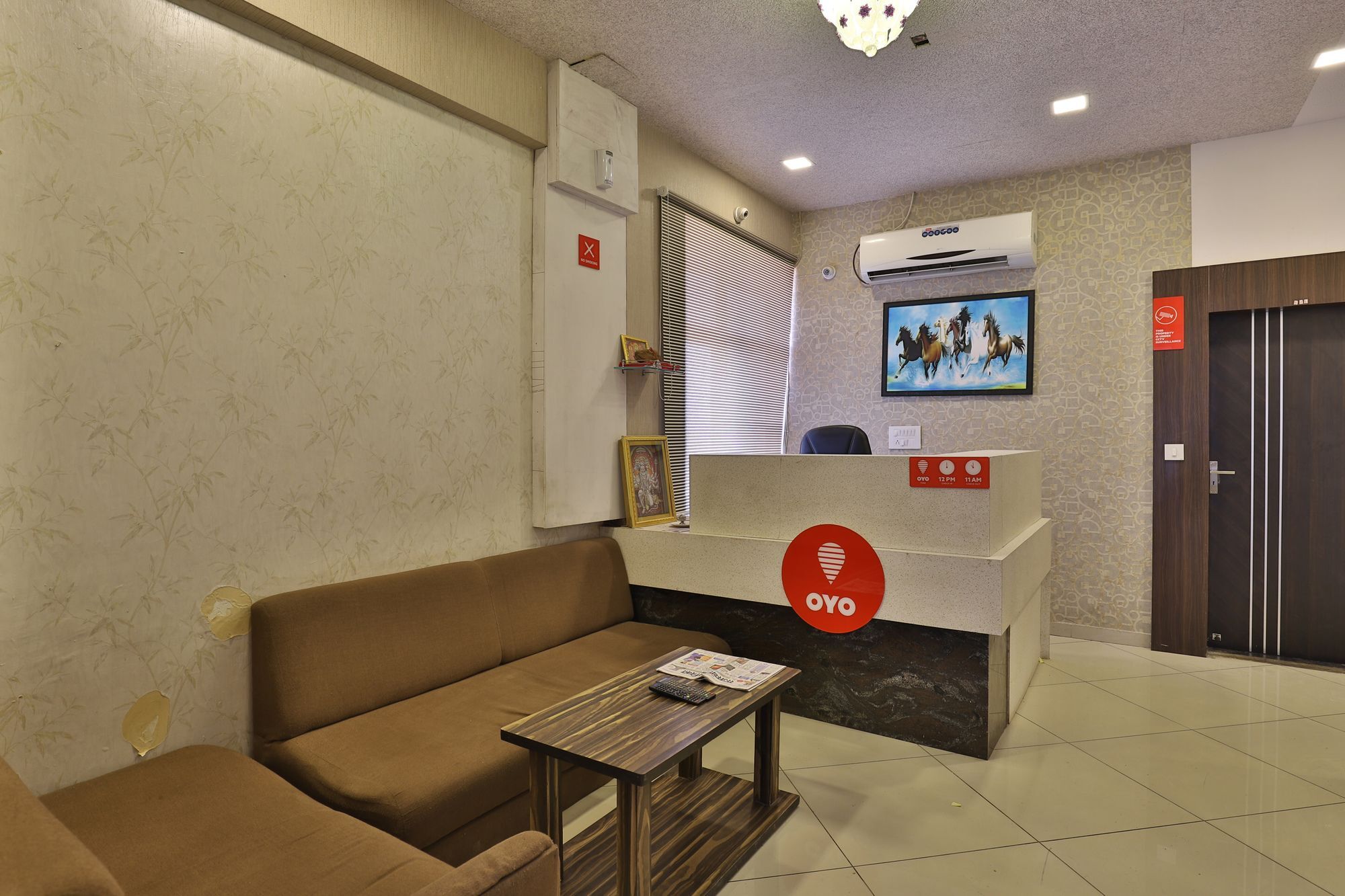 Oyo 11649 Hotel Mahima Gandhinagar Exterior foto